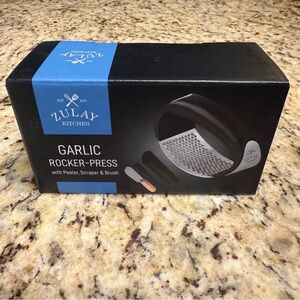 NWT Zulay Kitchen Black/Stainless Garlic Rocker-Press, Peeler, Scraper & Brush
